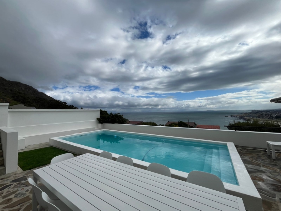To Let 5 Bedroom Property for Rent in Mountainside Western Cape